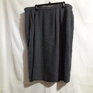 Kasper Skirt Size: W20"xL27"